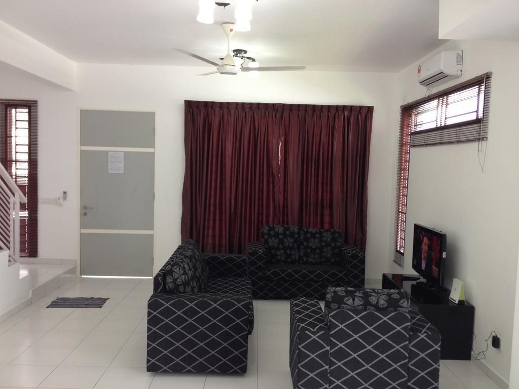 ג'והור בהרו Comfort Holiday Home @ Bukit Indah מראה חיצוני תמונה