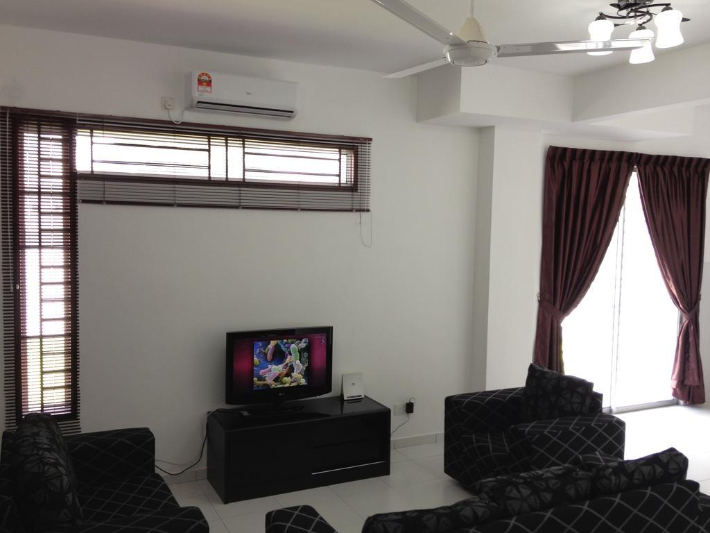 ג'והור בהרו Comfort Holiday Home @ Bukit Indah מראה חיצוני תמונה