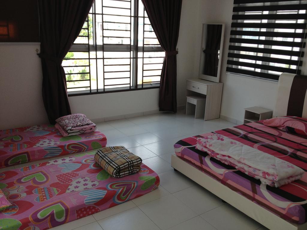 ג'והור בהרו Comfort Holiday Home @ Bukit Indah מראה חיצוני תמונה